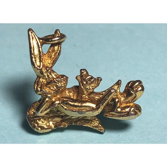 ‘Angel’ Bugs Bunny, 1998 Warner Brothers,plated Pewter Lapel Pin - Picture 1 of 2